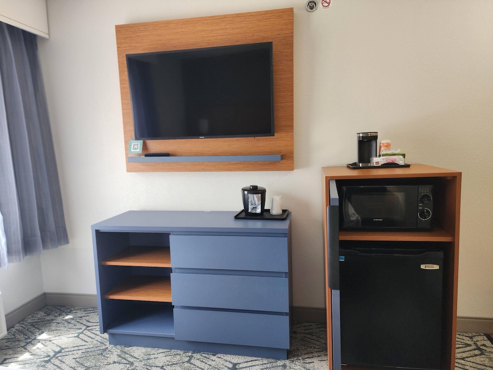 Country Inn and Suites by Radisson, Dahlgren-King George, VA 51/53