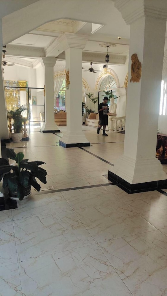 Le Grand Palais Boutique Hotel 82/100