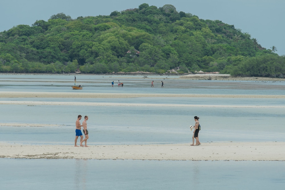 Briza Beach Resort 68/73