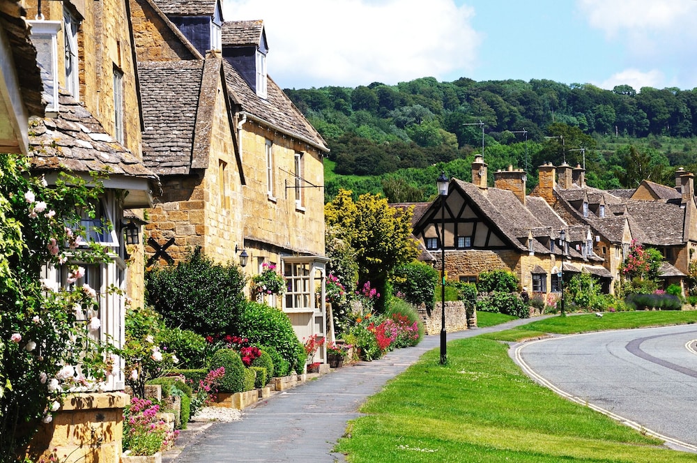 Crown and Trumpet Inn 5/43