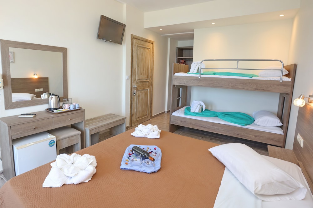 Summer Beach Hotel 20/46