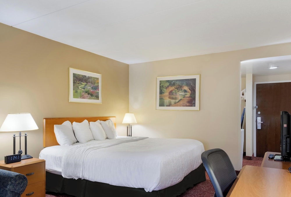All Seasons Inn & Suites Smithfield Providence 14/36