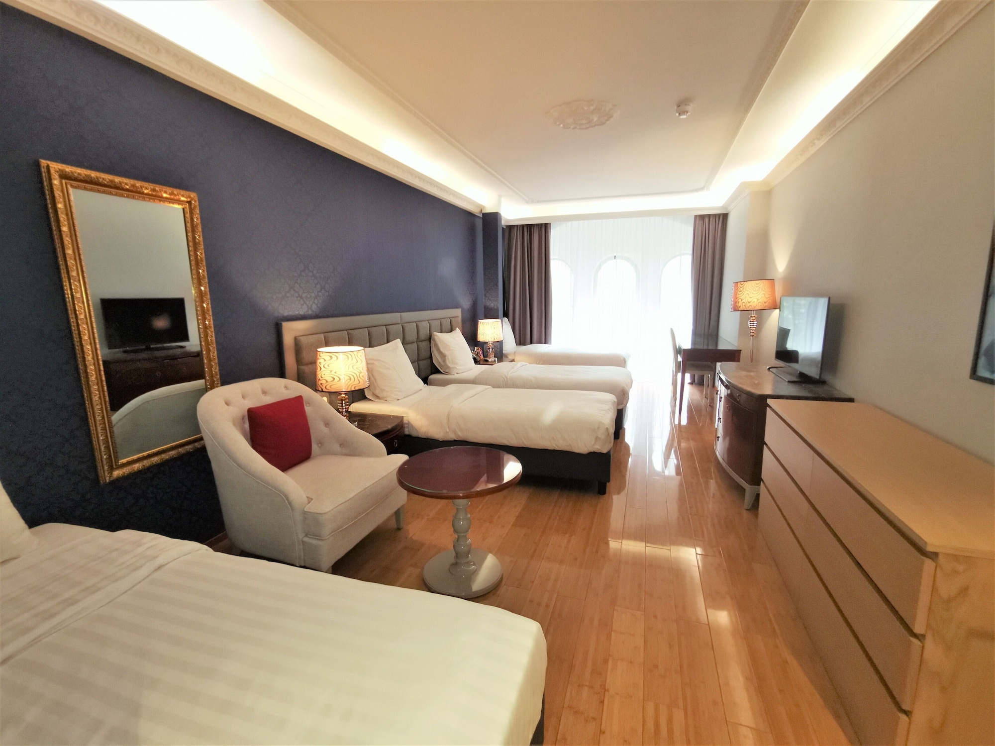 SUPERIOR, QUADRUPLE, 4 BEDS, PATIO