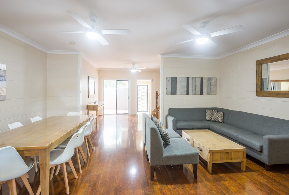 SHOAL BAY HOLIDAY PARK 34/70