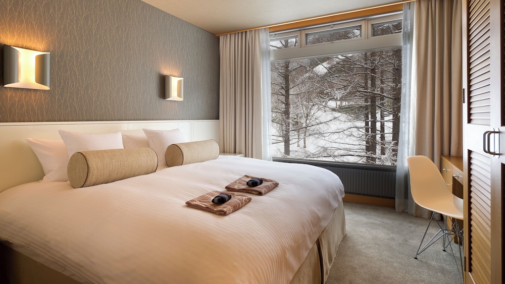 DELUXE, SUITE, KING BED, CORNER