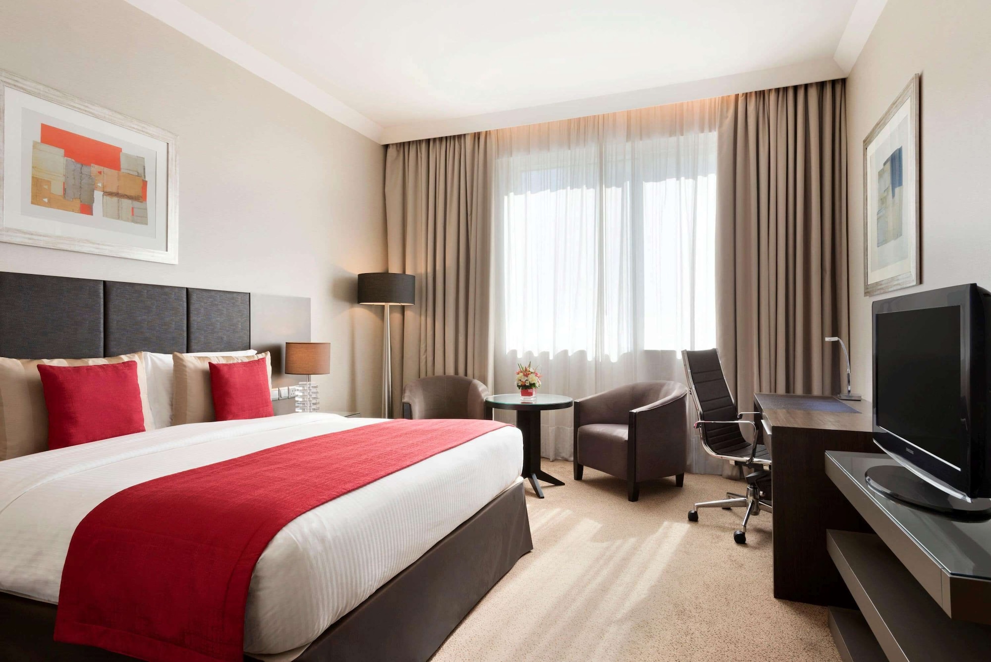 DELUXE, KING BED