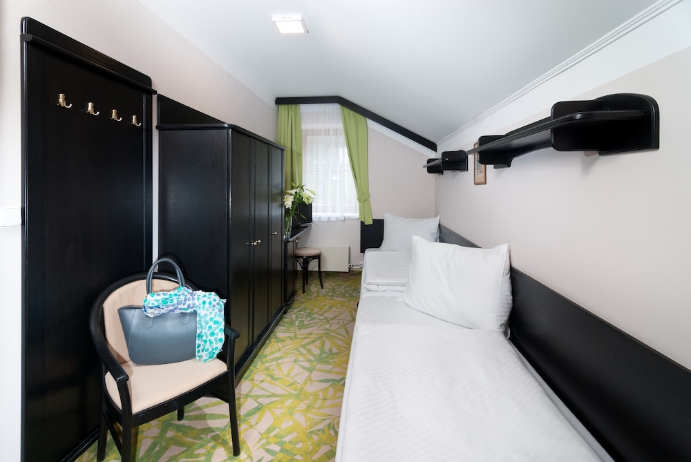 Economy, Twin Beds