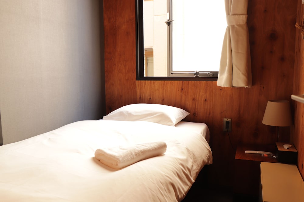 ROOM, SINGLE