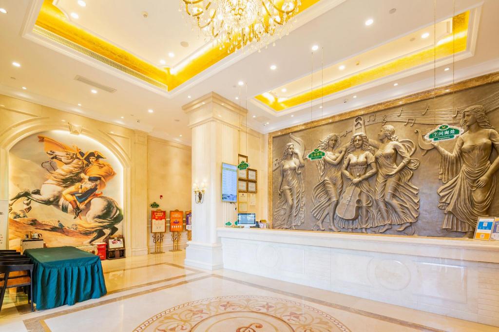 Vienna Hotel (Shenzhen Shanglilang Metro Station) 12/60