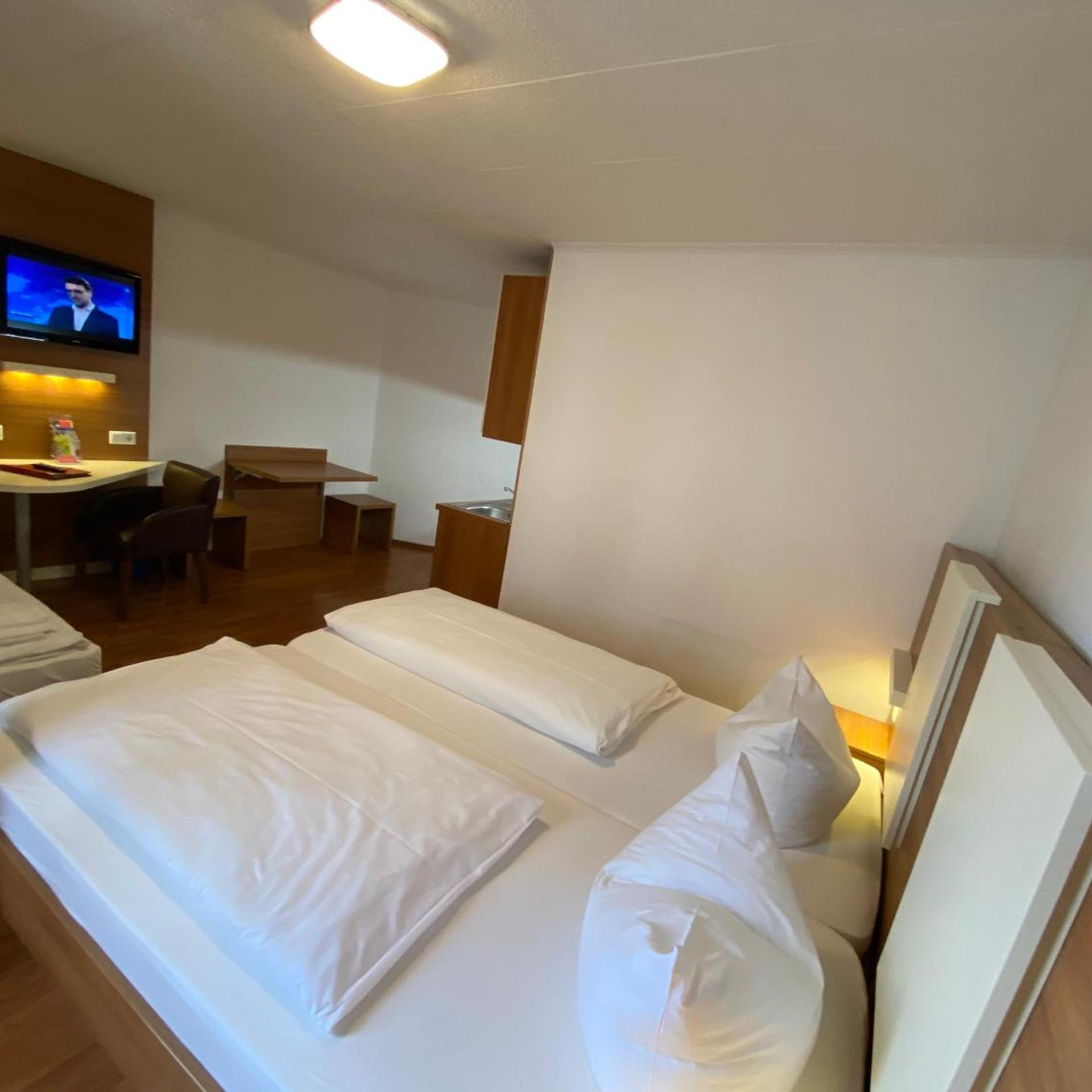 Room, Triple