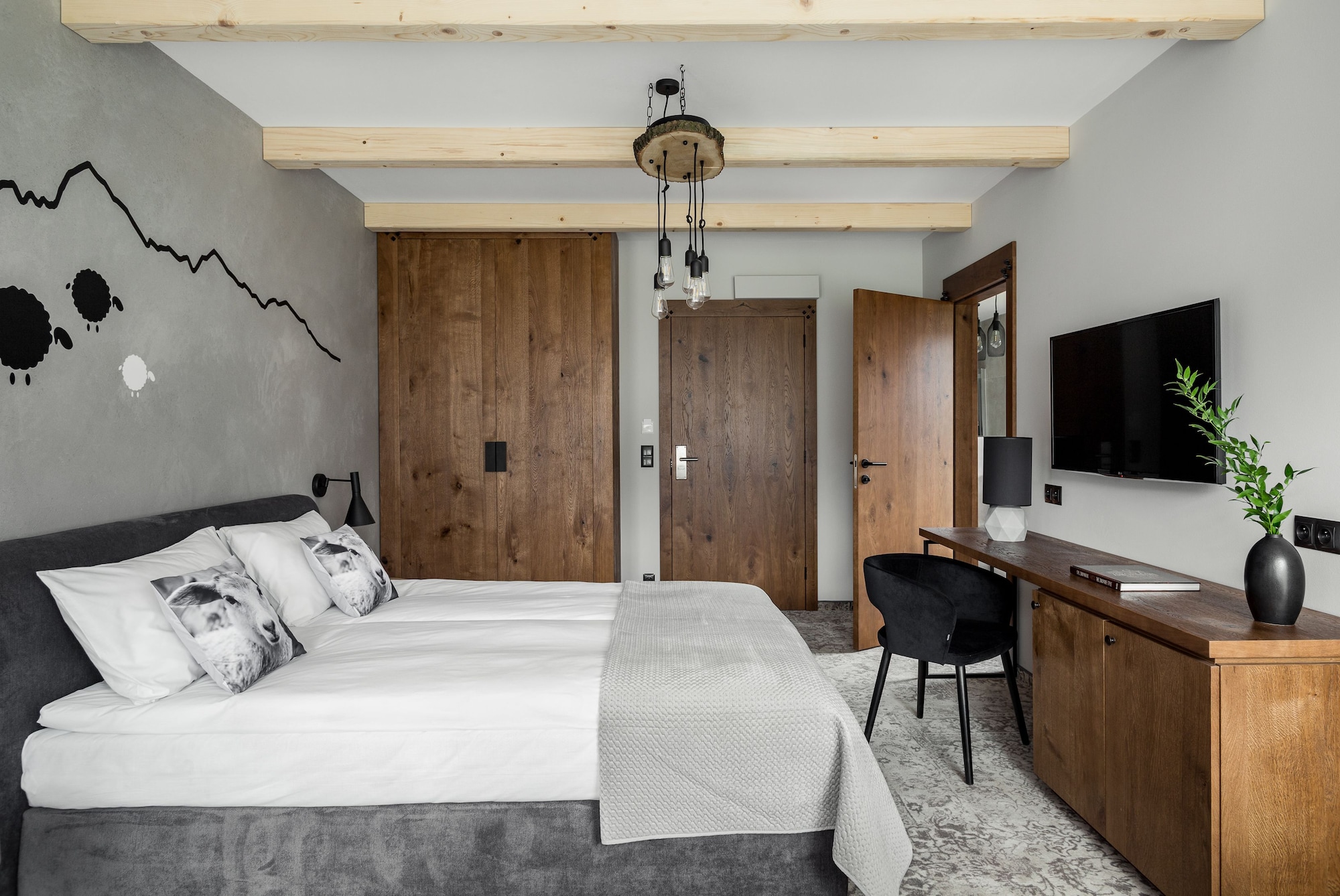1 BEDROOM, FAMILY, QUADRUPLE, TERRACE