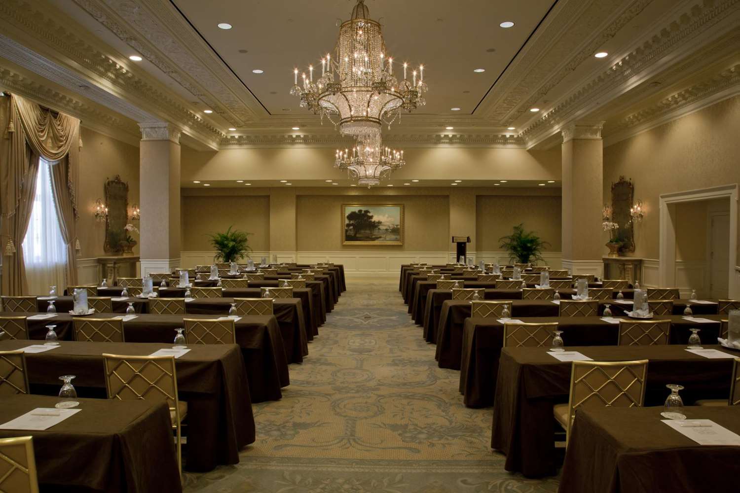 Monteleone Hotel 33/36