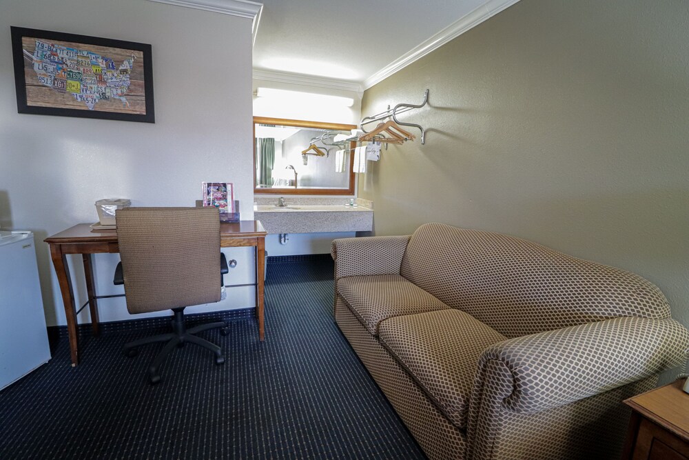 University Inn Suites 35/39