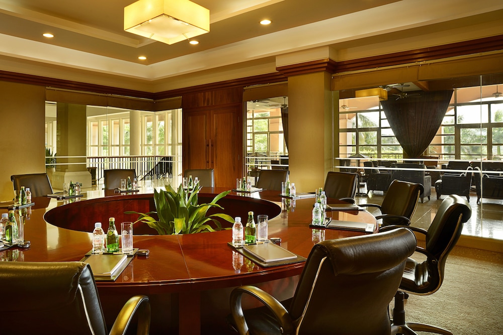 Hillview Golf Resort Dongguan 32/56