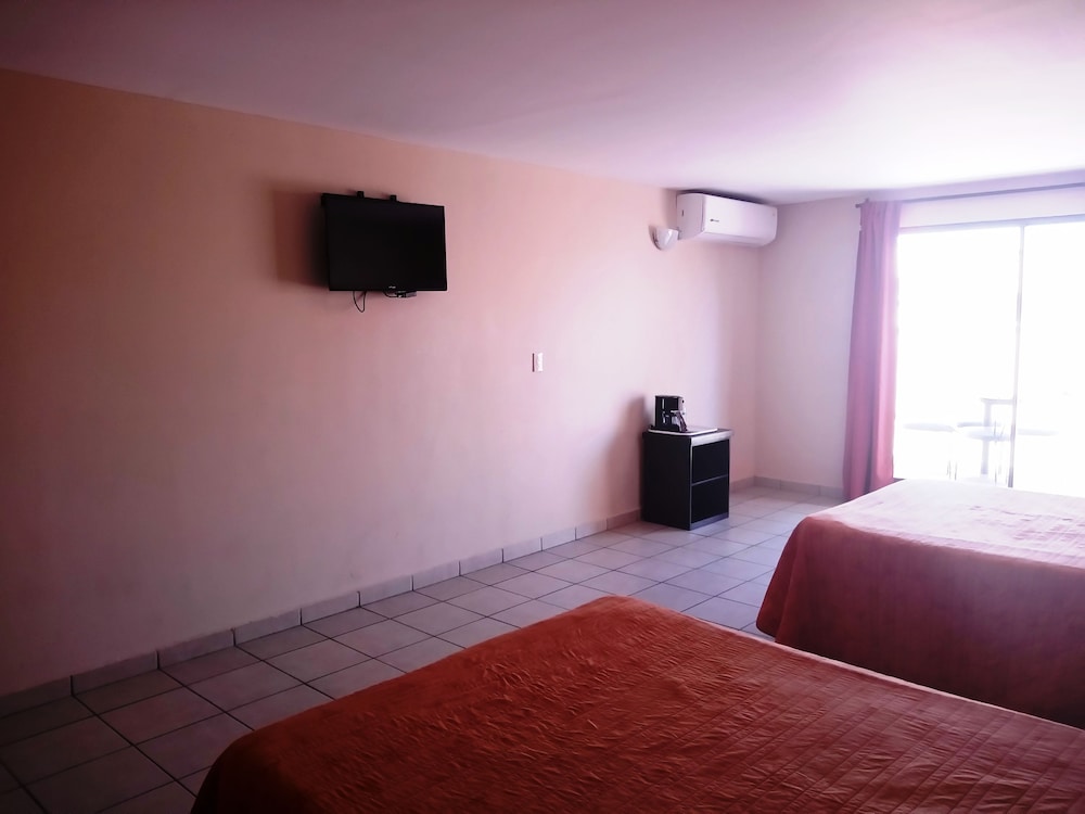 Los Jitos Hotel & Suites 20/56