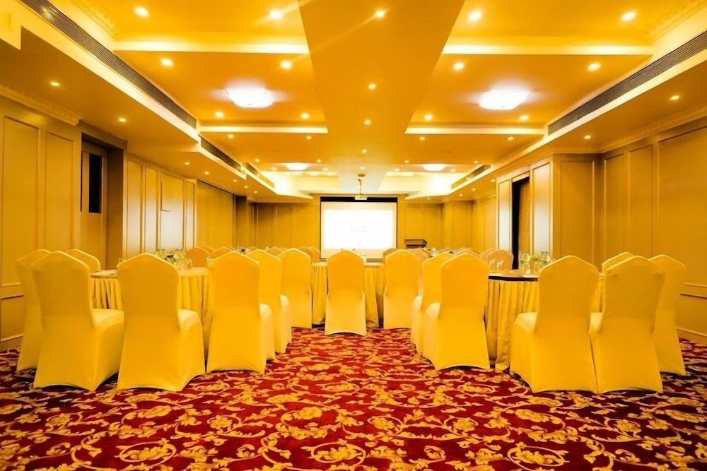 Kyriad Hotel Nashik by OTHPL 40/49