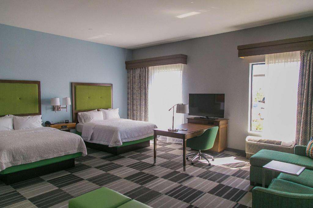 STUDIO, 2 QUEEN BEDS, SOFA, ACCESSIBLE