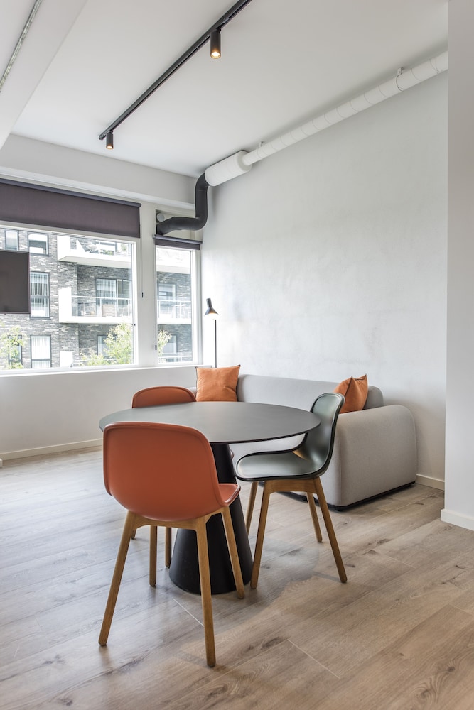 CPH STUDIO HOTEL 50/82