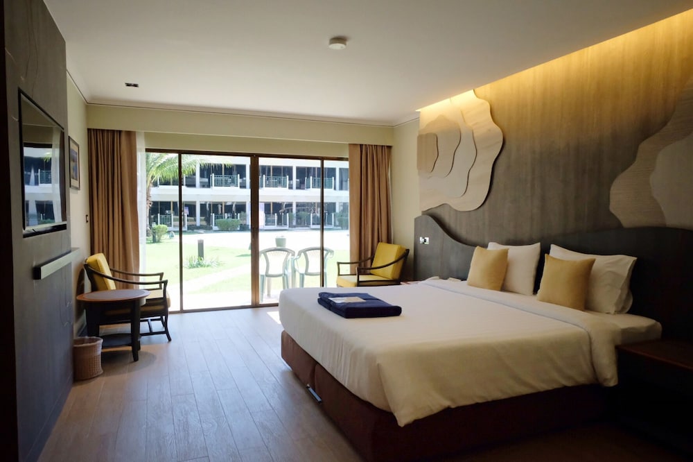 Amora Beach Resort Phuket 29/75