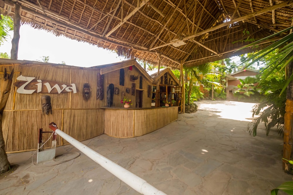 Ziwa Beach Resort 10/60
