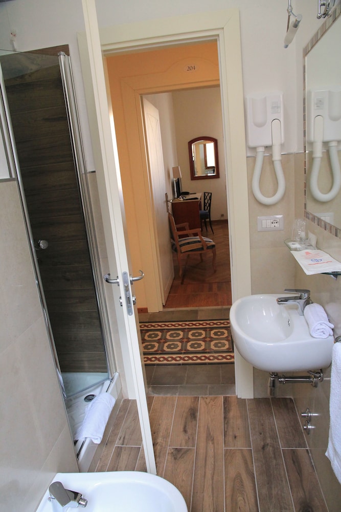 Room, Double or Twin Bed, External Bathroom، Hotel Palladio 4/6