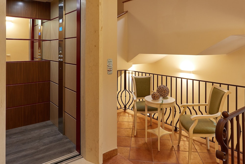 Lobby at Borgo Romantico Relais, CAVAION VERONESE