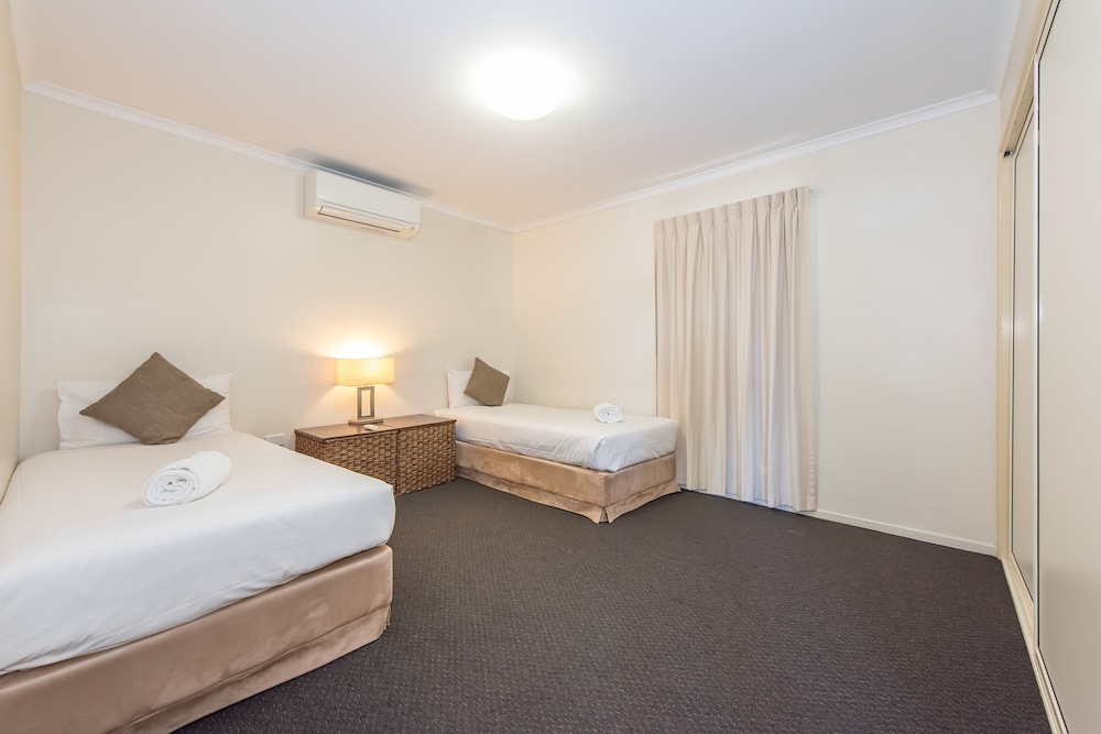 3 BEDROOMS, APARTMENT