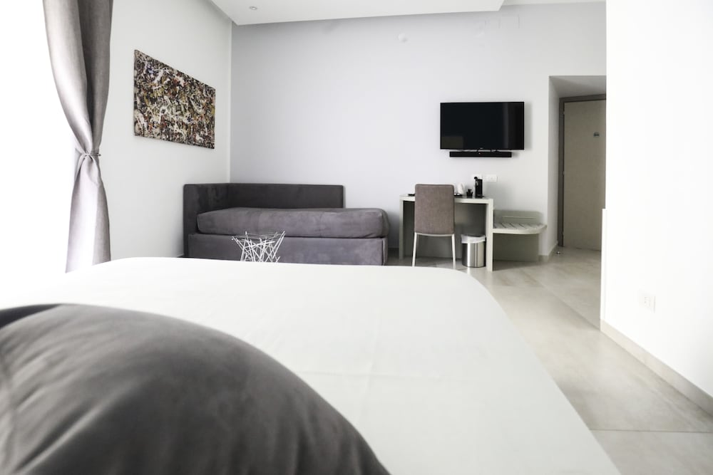 Toledo 16 Luxury Suites 13/24