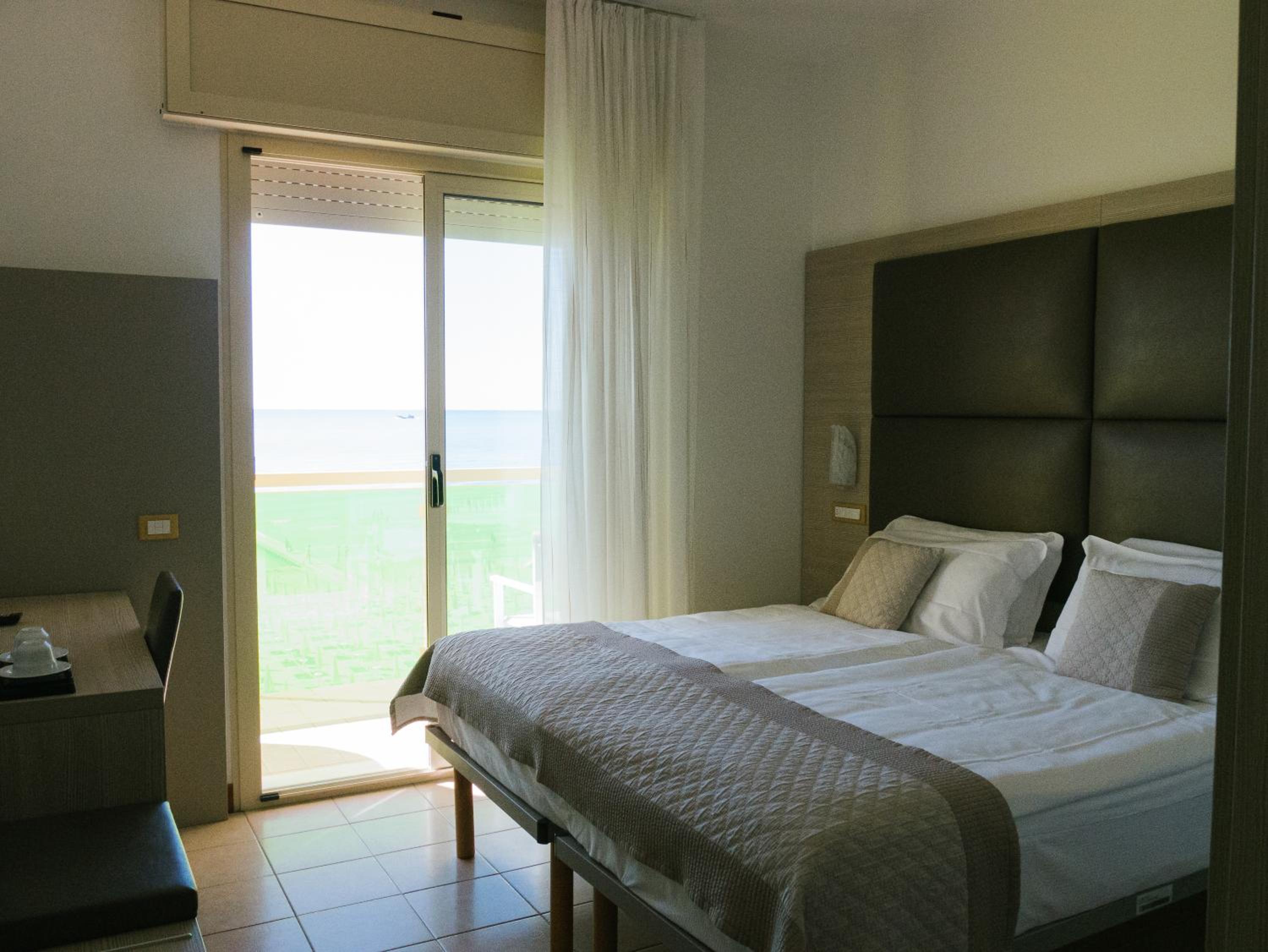 Room, Double Bed, Sea Front، Hotel Bristol 3/7