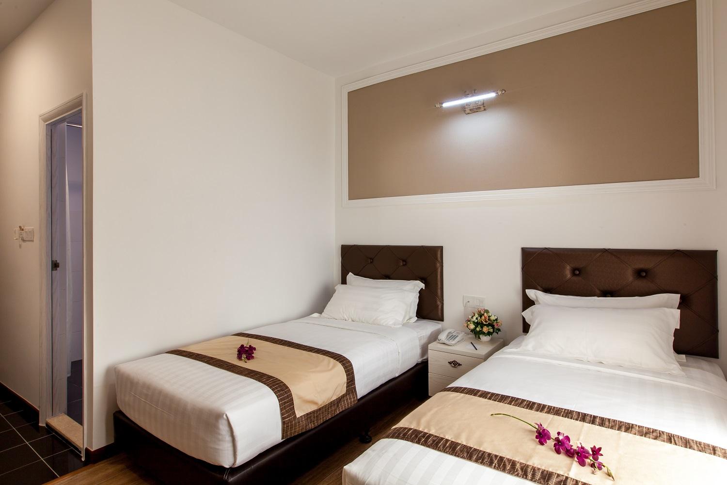 Sakura, Twin Beds