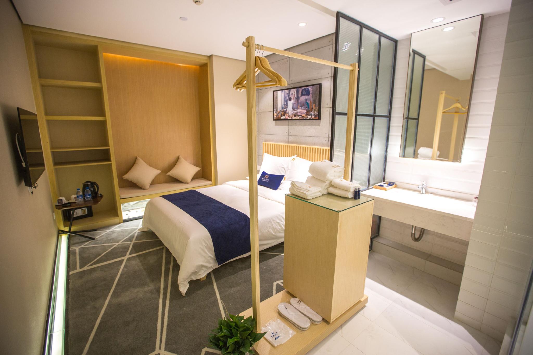 Elegant, Comfortable, King Bed, No Window