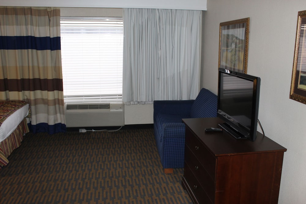 Lamplighter Inn Suites South 35/51