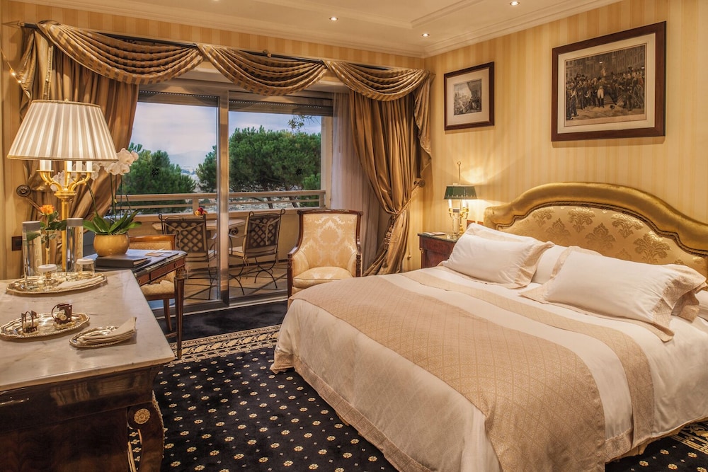 Napoleon, Signature, Suite, King Bed