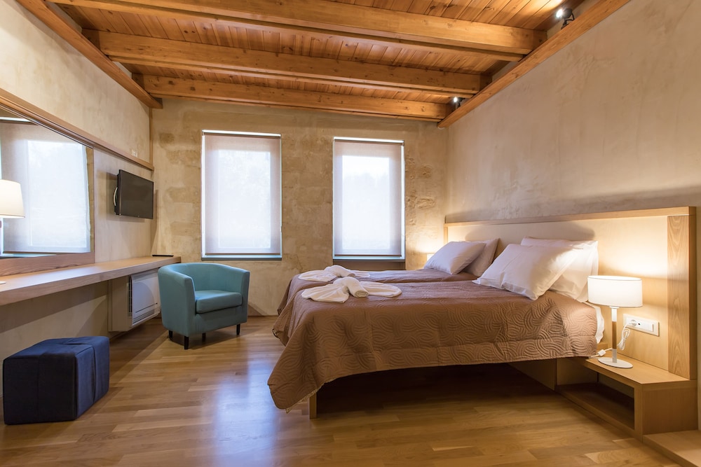 Polixenys Suites 12/46