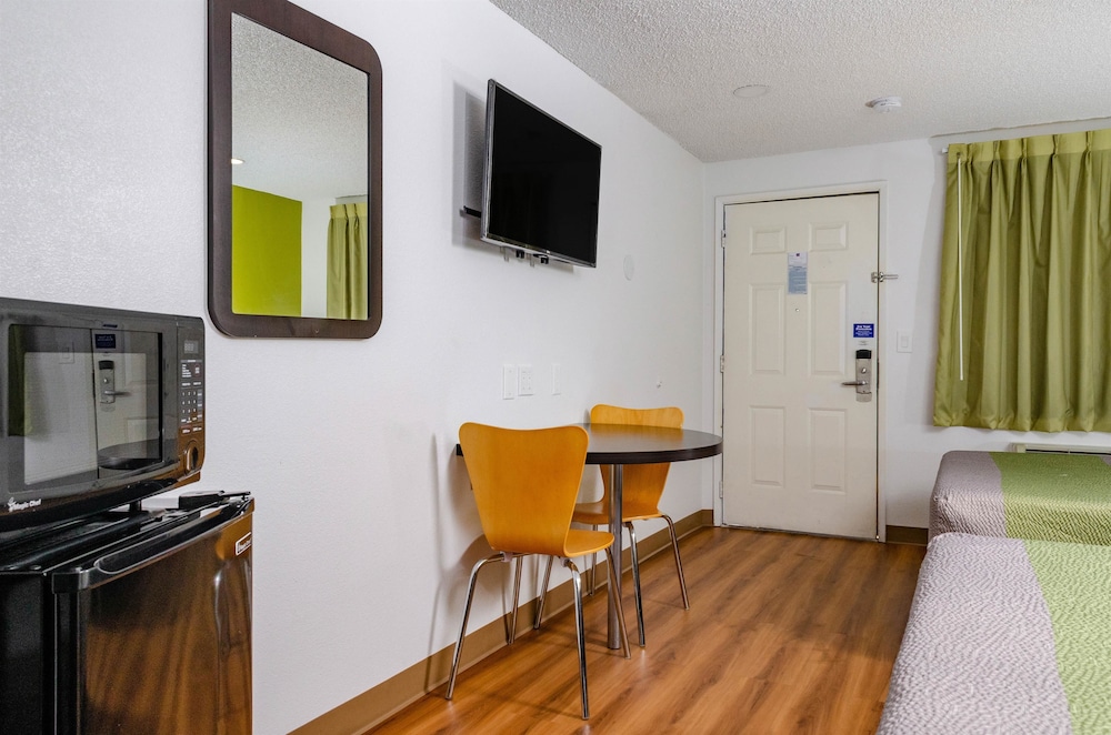 Motel6 Fresno, CA - Yosemite Hwy 26/38