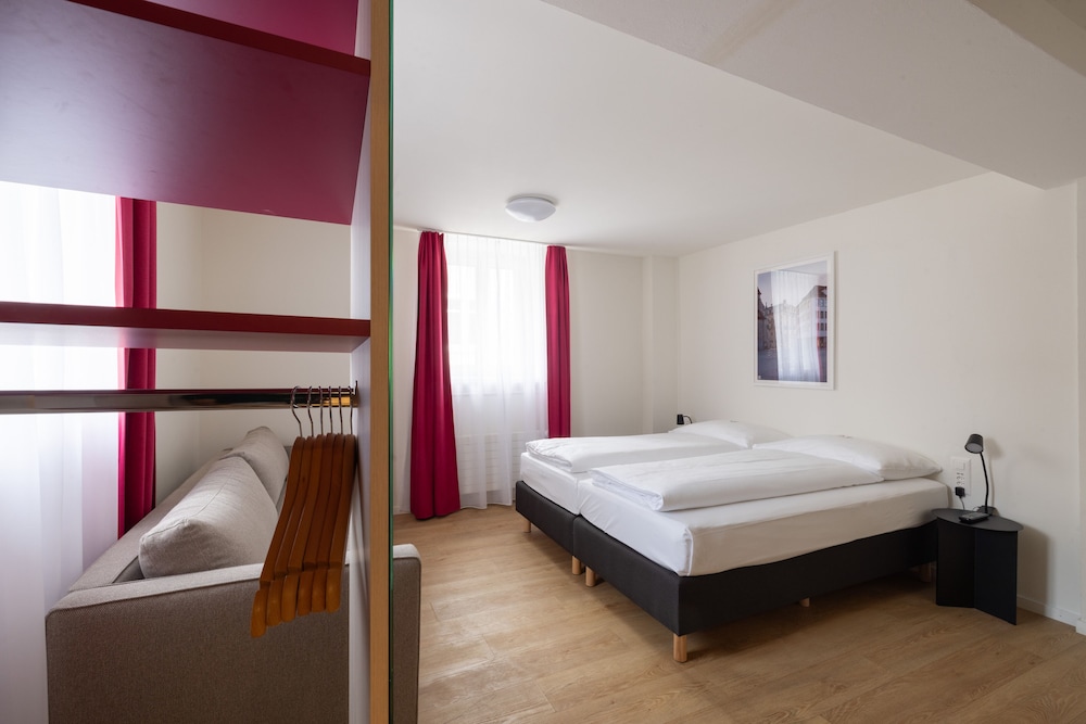Fred Guest House Zurich Hauptbahnhof 20/50