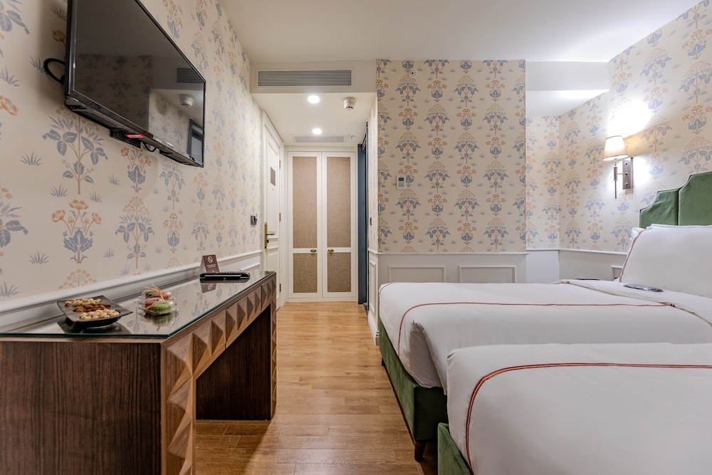 Khai Hotel Karakoy 46/60