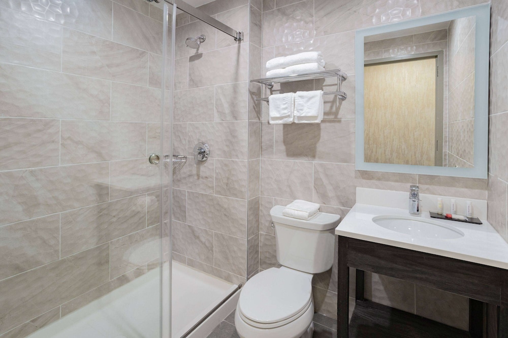Days Inn by Wyndham Bronx NYC 43/50