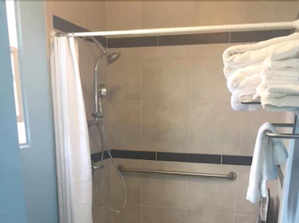 DOLPHIN COVE MOTEL 66/69