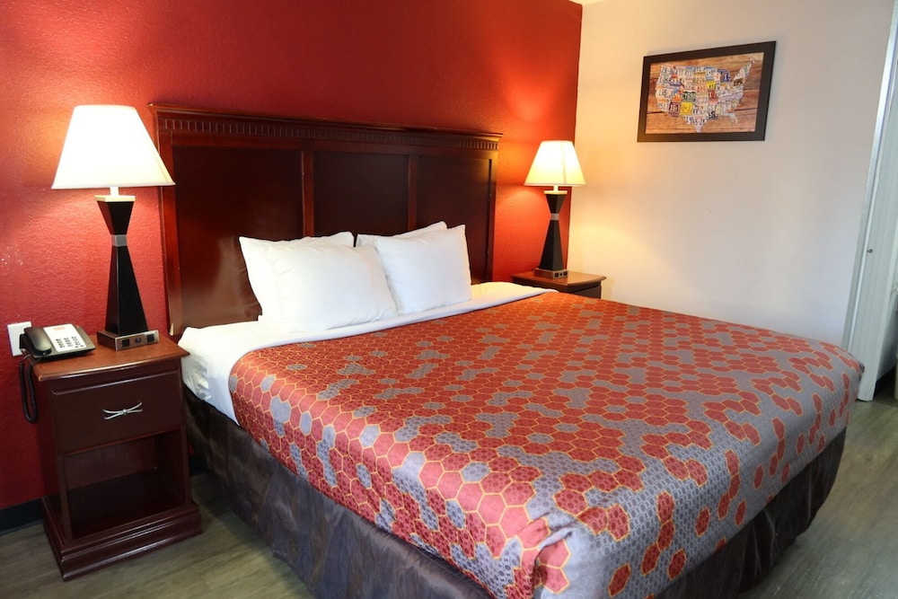 Econo Lodge Inn & Suites Evergreen 20/24