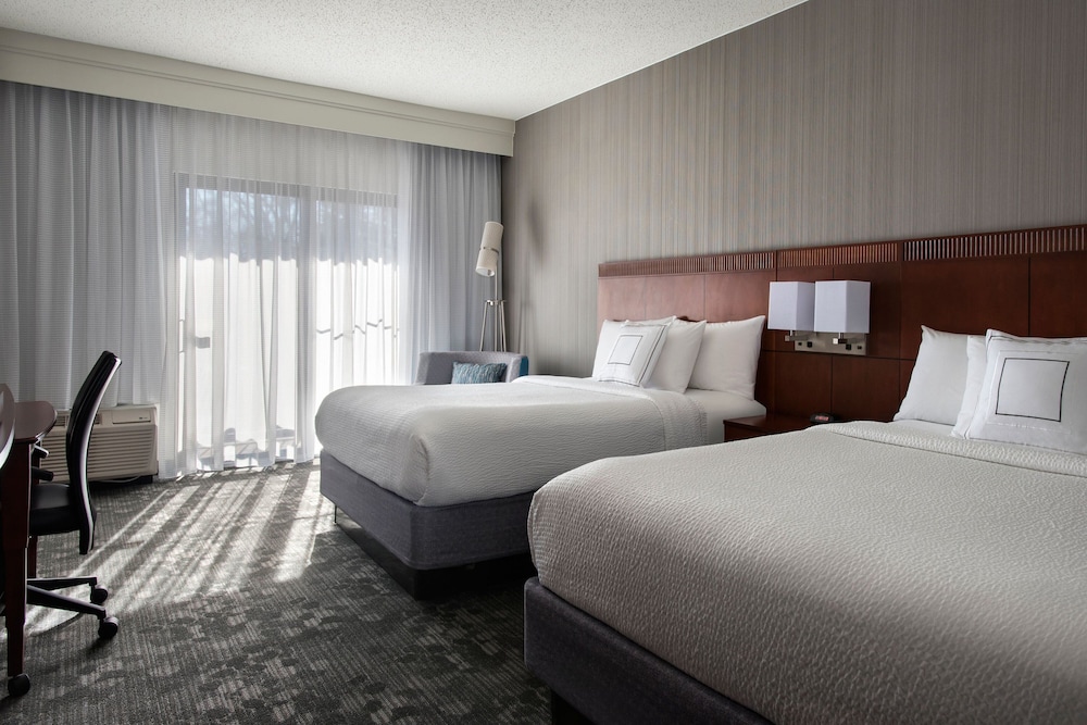 Room, 2 Double Beds, Courtyard View