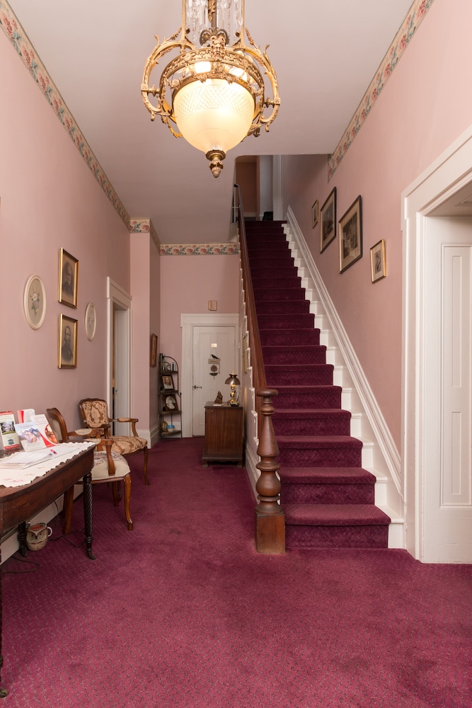 Munro House B And B 41/50