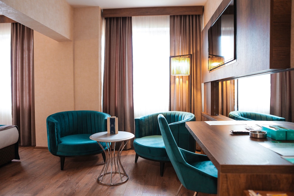 The Life Hotel & Spa 55/71