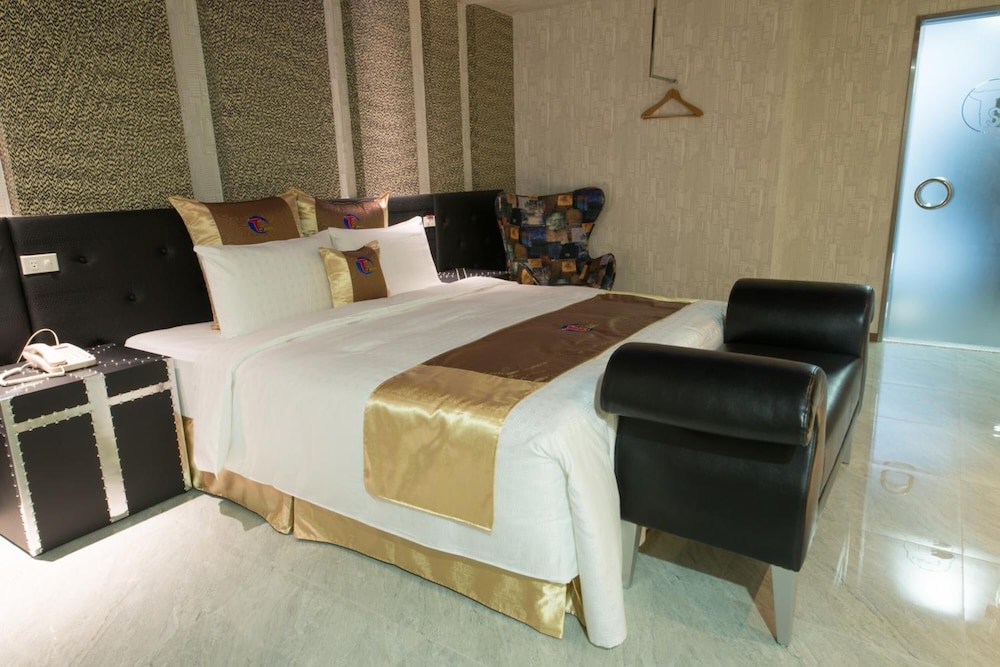 Ting-Shuai Motel 25/68