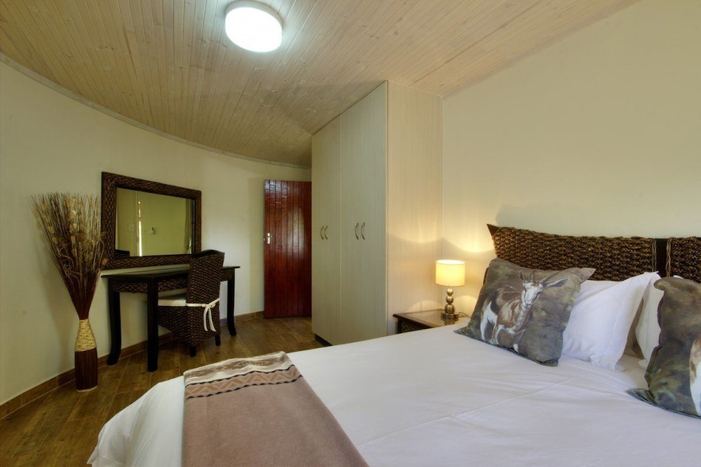 Monzi Safari Lodge 10/69