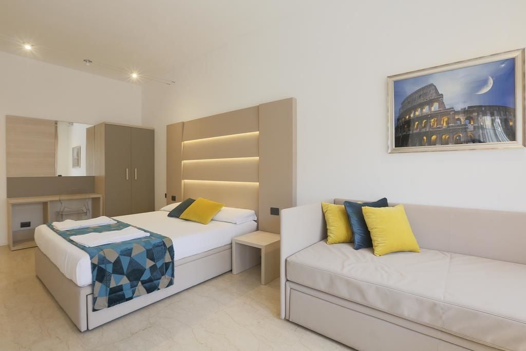 ROOM, QUADRUPLE