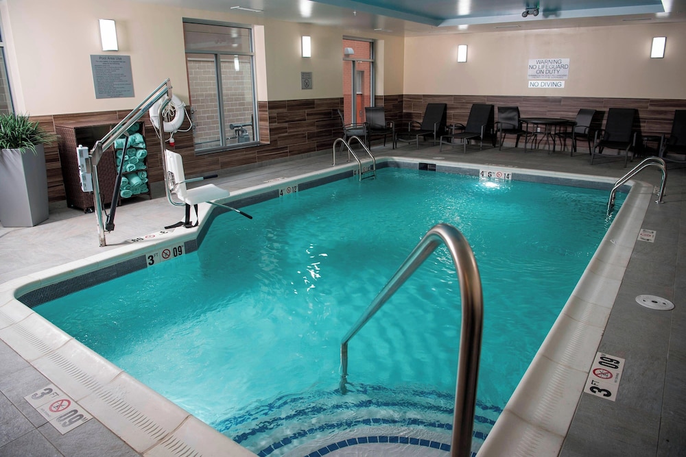 FAIRFIELD INN & SUITES CINCINNATI UPTOWN/UNIVERSITY AREA 23/50