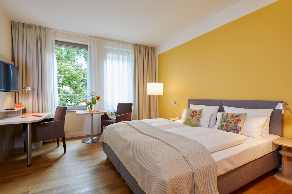 ROOM, DOUBLE BED, KITCHENETTE