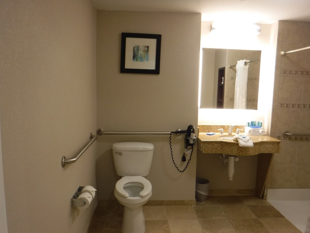 HOLIDAY INN EXPRESS WEST JEFFERSON 22/49