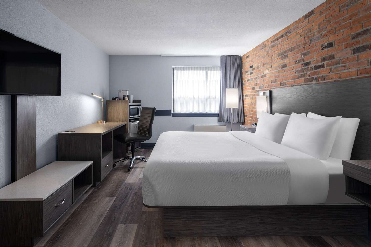 Travelodge by Wyndham Barrie on Bayfield 6/24